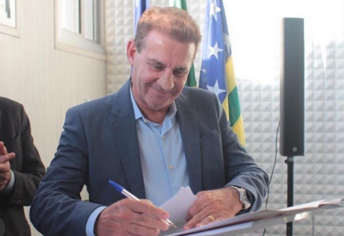 Há 3 anos Vanderlan defendia em áudio senador flagrado com dinheiro na cueca